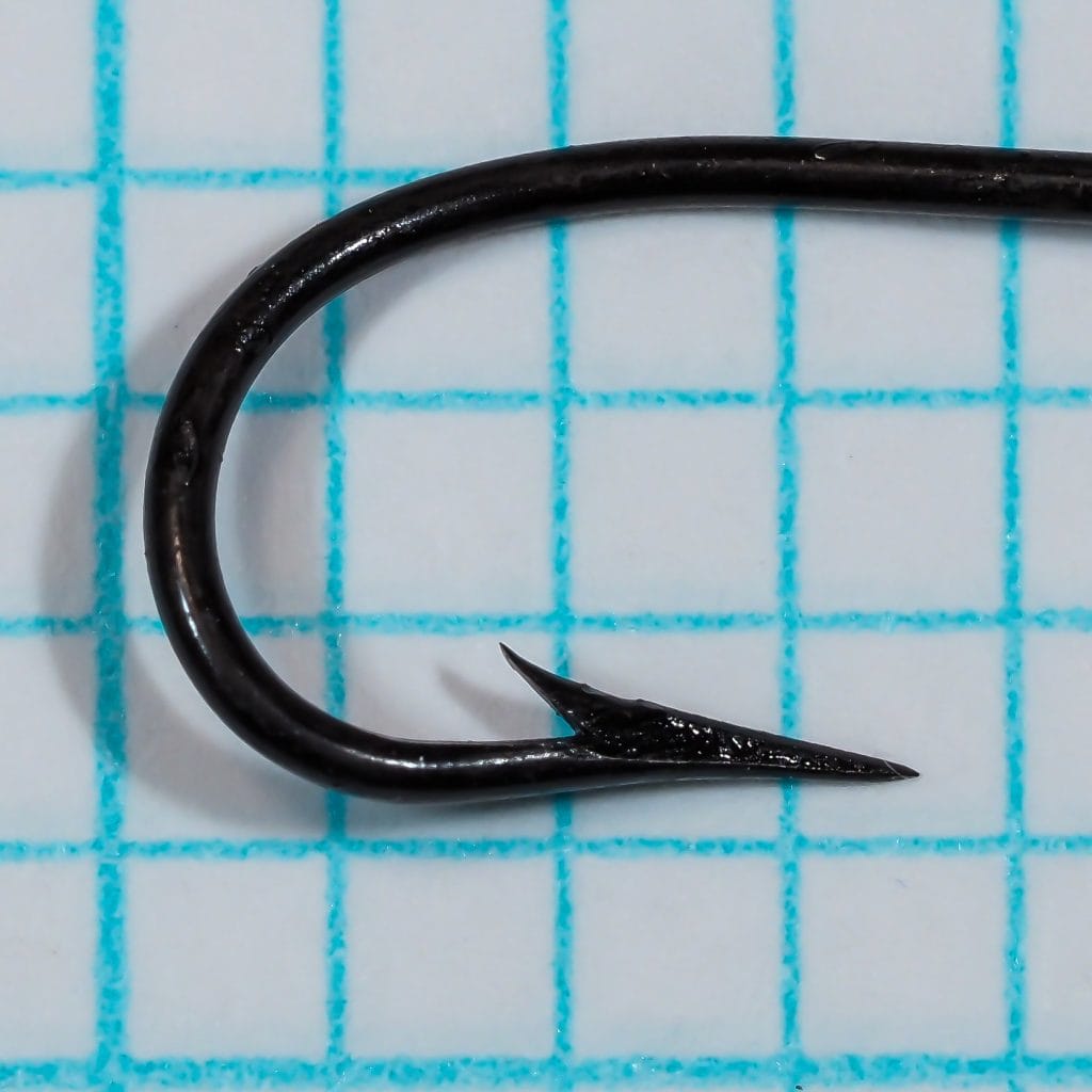 Mustad 1505 Kirby Hook — side profile showing superior point and offset bend — size No. 4 — japanned black finish