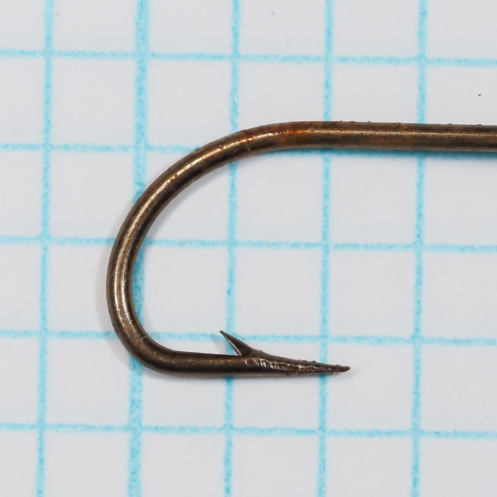 Mustad 3808 O'Shaughnessy — side profile showing point and bend geometry — size No. 6 — hollow point with heavy round wire