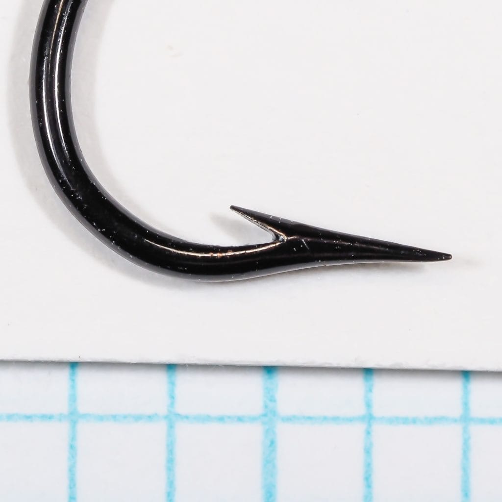 Mustad 3899 Sproat hook profile showing curved bend and hollow point, japanned finish.