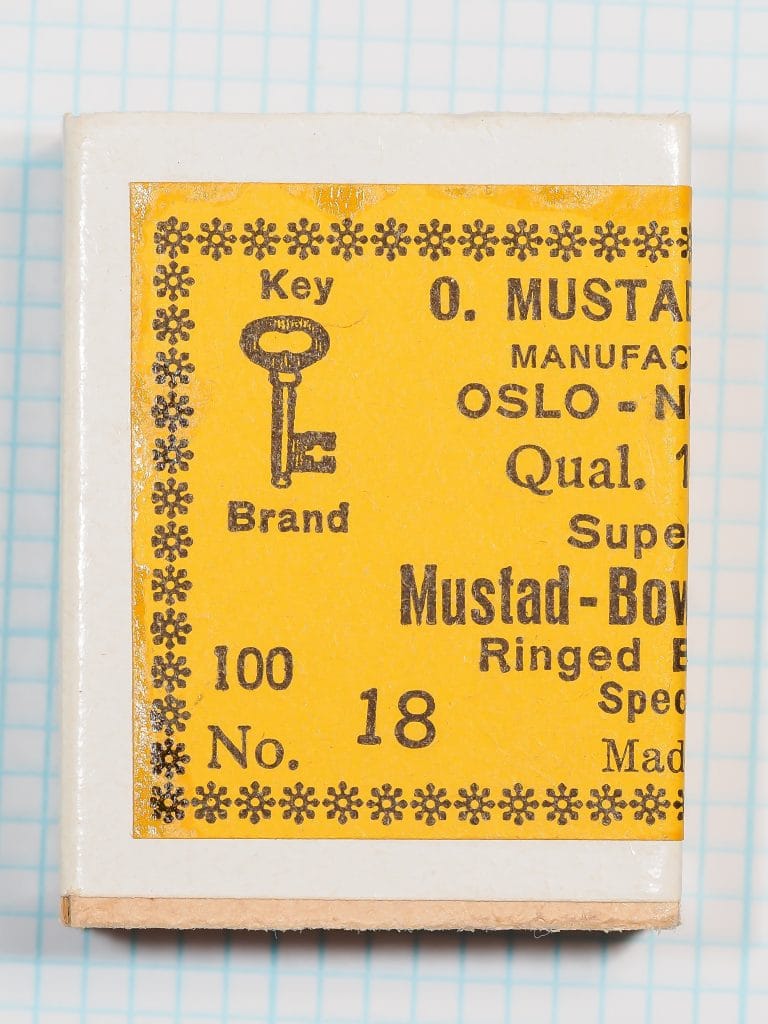 Mustad Quality 1608 - front face of yellow Key Brand box showing snowflake border - size 18 - vintage packaging