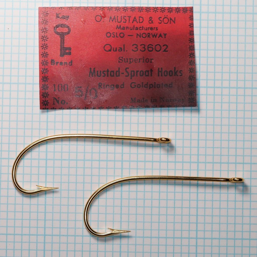 Mustad 33602 packaging and hooks together — label with two hook specimens — size 3/0 — comparative view
