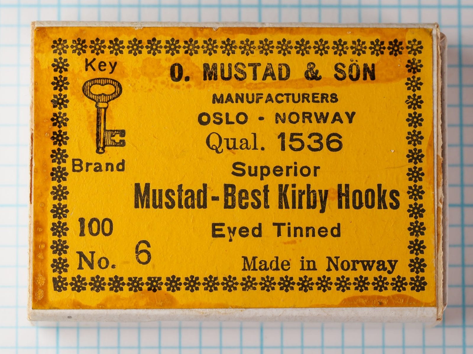 Mustad 1536 Kirby Hook — original Key Brand packaging box — size 6 — yellow and black decorative design