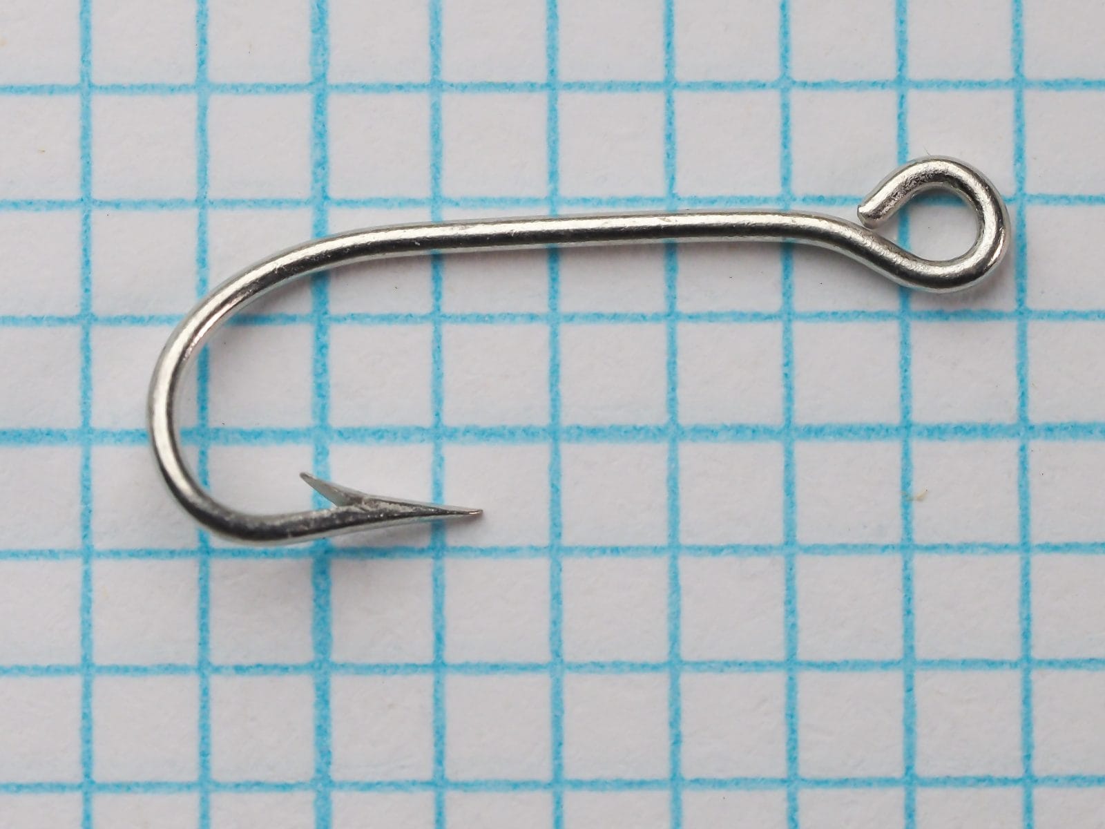 Mustad 1536 Kirby Hook — full profile view — size 6 — showing offset bend and ring eye