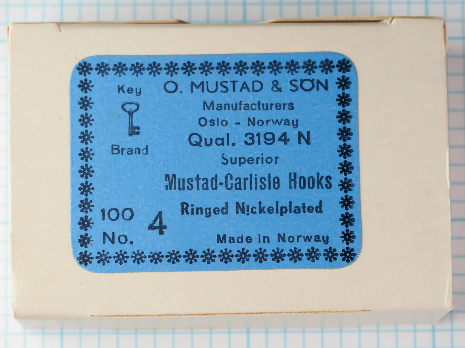 Mustad 3194 N — blue Key Brand packaging label on cream cardboard — size 4 — vintage Oslo Norway marking