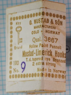 Vintage Mustad 3667 original box label with detailed text