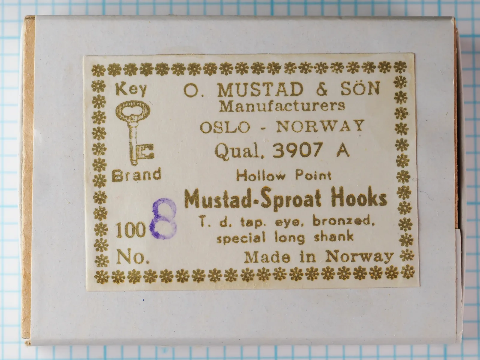 Mustad 3907 A Box and Label size 8