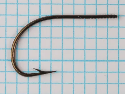 Mustad 3926 Kinsey Hook — full side profile showing bend curvature and marked shank — size 14 — bronzed finish