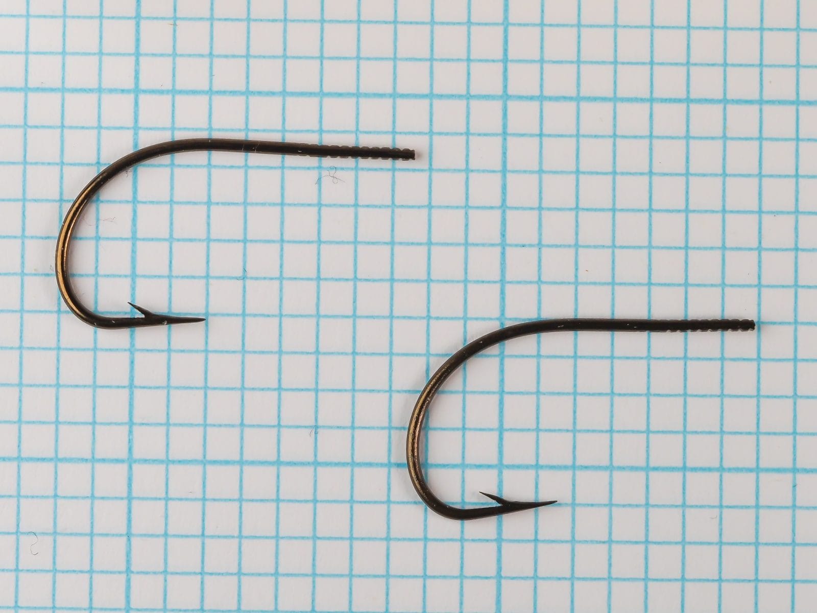 Mustad 3926 Kinsey Hooks — comparative size view of multiple specimens — size 14 — showing consistency of mass-produced batch