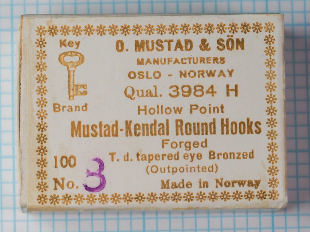 Mustad 3984 H — original cardboard packaging label — size 8 — ornate snowflake border with gold-tone ink, Key Brand logo, Oslo Norway origin