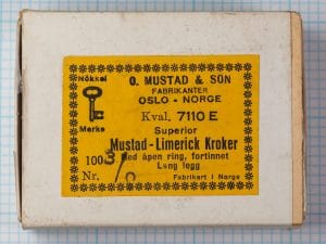 Mustad 7110 E — box label and packaging front — size 3/0 — yellow with snowflake border