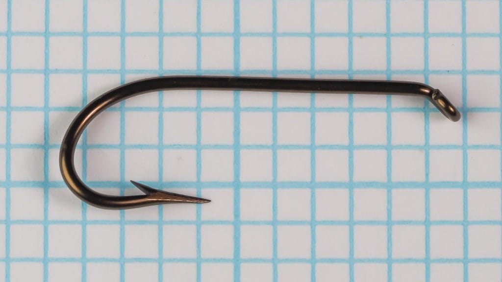 Mustad 7525 — front profile showing Sproat bend curve and tapered eye — size No. 6 — bronzed finish