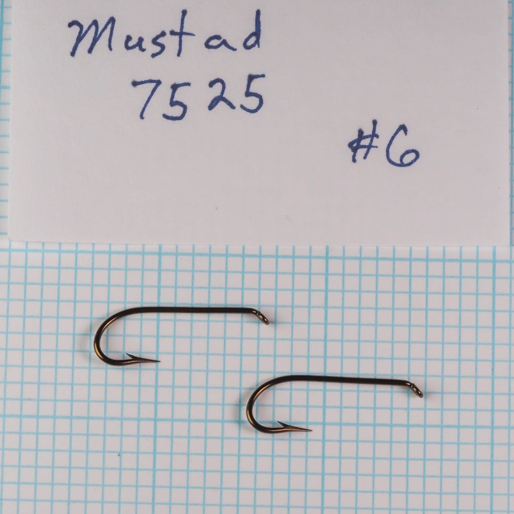 Mustad 7525 — specimen card with handwritten notation showing model code and size — original packaging