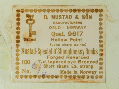 Mustad Qual. 9617 Special O'Shaughnessy — original sales card and label — 100-count box — cream card with brown letterpress printing, Key Brand logo, eight-line Mustad format label, handwritten size annotation, decorative asterisk border