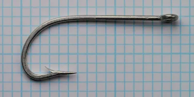 Milward 4064 — full hook profile side view — size 2/0 — ringed eye, forged O'Shaughnessy bend, tinned finish