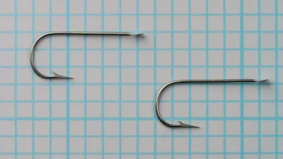 Mustad 1798 — two hooks comparison — size 6 — bend consistency demonstration