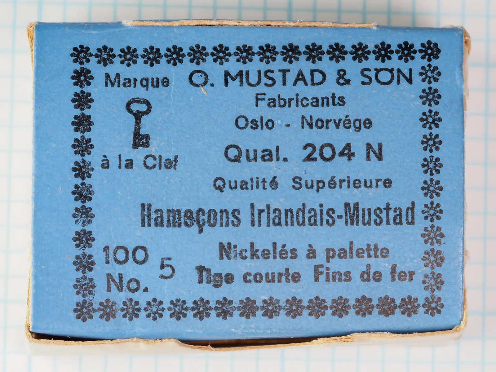Mustad 204 N — original blue box with French text and key logo — size 5 — vintage export packaging