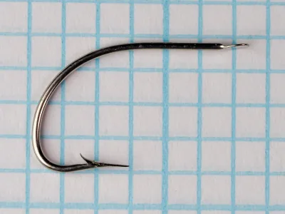 Mustad 204 N — full hook profile showing Limerick bend — size 5 — spade end construction