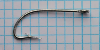 Mustad 3103 — single hook full length view — size 4 — showing shank to bend proportions