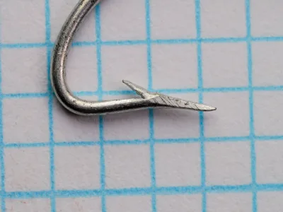 Mustad 3103 — hook point detail showing superior point geometry — size 4 — tinned finish with measurement grid