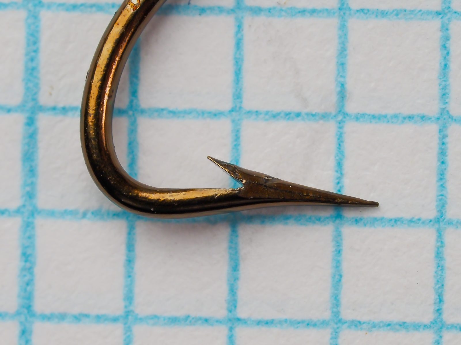 Mustad 3116 B — point and barb detail — size 7 — superior point style and kirbed offset