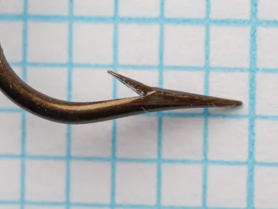 Mustad 3136 — hook point detail showing superior point geometry — size 4/0 — bronzed finish