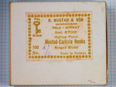 Mustad 3700 Box and Label size 4-0