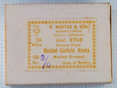 Mustad 3706 Box Label — vintage packaging — size 3/0 — Key Brand logo