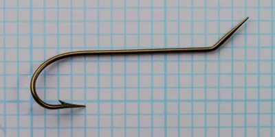 Mustad 3714 Carlisle Minnow Hook — full profile showing kinked shank — size 2 — bronzed finish