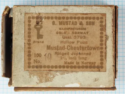 Mustad 3793 Chestertown Box and Label — original cardboard packaging with printed eight-line Mustad label — Size 10 — Key Brand logo and Oslo Norway designation