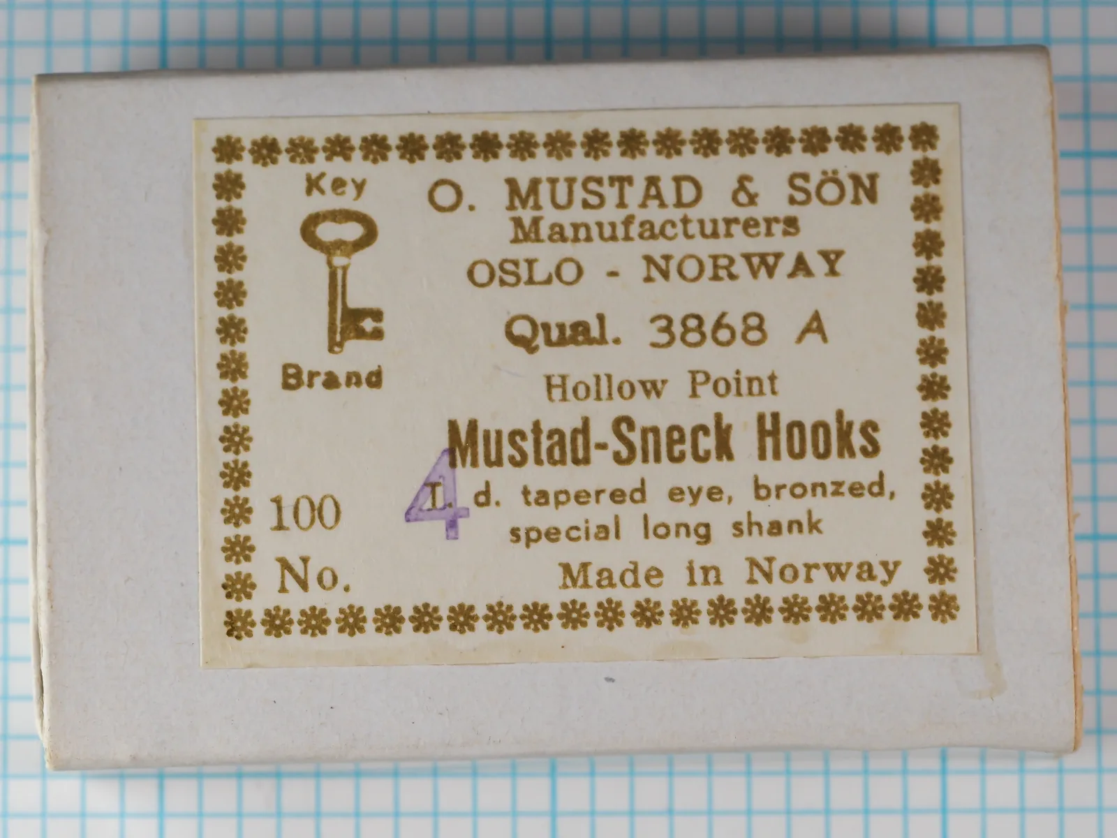 O. Mustad & Son vintage hook box label model 3868 A size 4 Key Brand logo Oslo Norway.