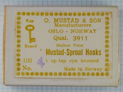 Mustad 3911 — box label and packaging — size No. 4 — gold foil snowflake border and Key Brand trademark