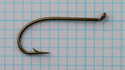 Mustad 3911 — full hook profile showing Sproat bend and turned-up tapered eye — size No. 4 — bronzed finish