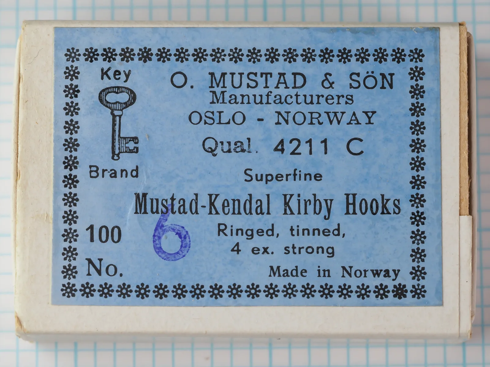 Mustad 4211 C Kendal Kirby — vintage blue star-bordered packaging label — size 6 — shows Key Brand trademark and Oslo manufacturing origin