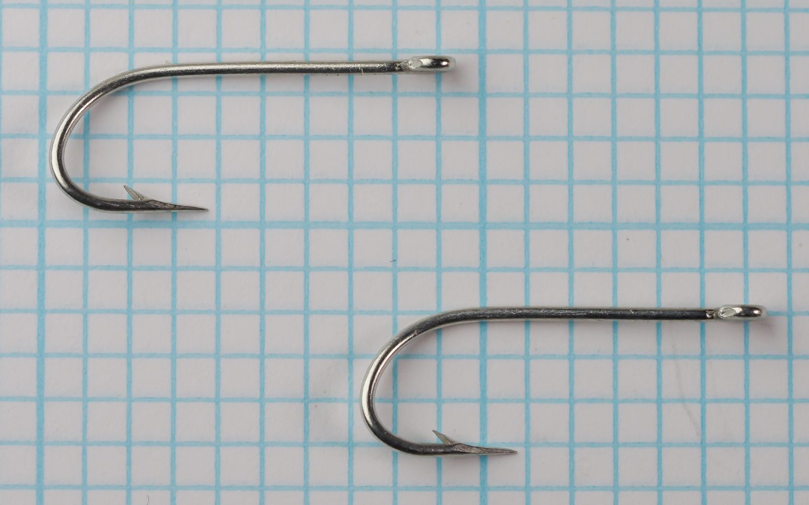Mustad 4211 C hooks — comparative pair — size 6 — showing hook consistency and overall geometry