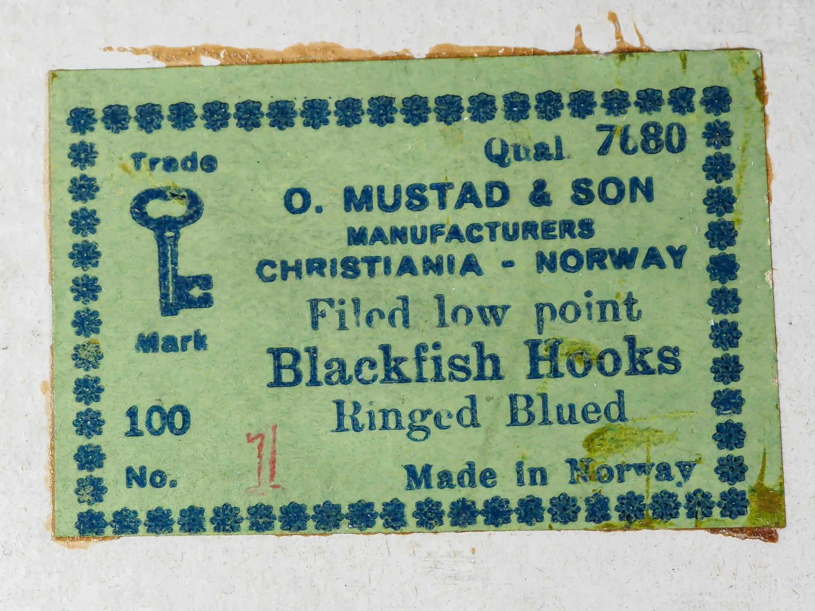Mustad Qual. 7680 Blackfish Hook — sales card with original packaging, letterpress label, Key Brand logo, Christiania marking, and all 100 hooks intact — size No. 1 — blued finish