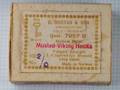 Mustad 7957 B Box and Label size 2-0