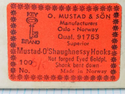 Mustad 91753 sales card — red label with Key Brand logo and Oslo, Norway address — size 6/0 — 100-hook package — 1950s–1960s era