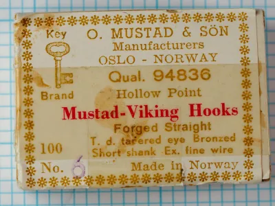 Mustad 94836 packaging — sales card with original label and envelope — showing Key Brand logo, product specifications, and 100-hook count