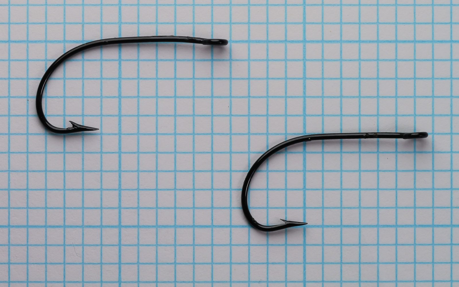 Kinsey Hooks size 14 — two specimens — comparative view showing uniformity of bend and eye construction across the production lot