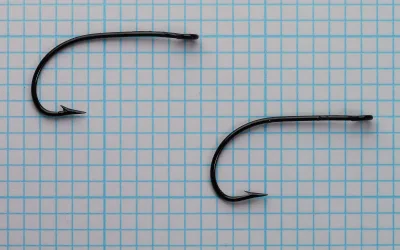 Kinsey Hooks size 14 — two specimens — comparative view showing uniformity of bend and eye construction across the production lot