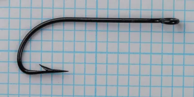 Milward Iron Arm Size 2-0 Hook — overall profile view showing Limerick bend, ringed eye, and blued finish on measurement grid
