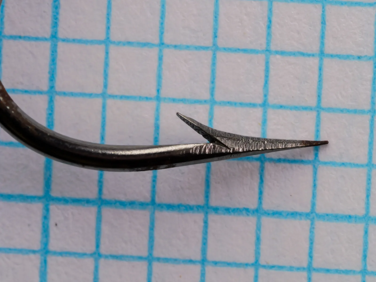 Milward 2310 R Hook — point profile on grid — size 16 — spear point and polished steel finish