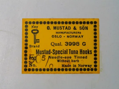 Mustad 3998 G — original yellow cardstock sales label — size 5/0 — Key Brand trademark and Oslo Norway marking