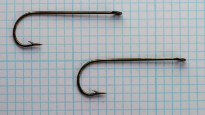Two Horrocks-Ibbotson No. 465 Aberdeen hooks shown at actual size for comparison.