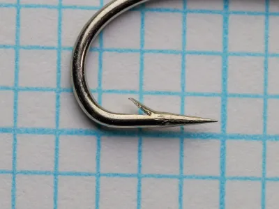 Allcocks S222 Sproat Hook — side profile showing Sproat bend curve and superior point — size 6 — nickelled finish on measurement grid