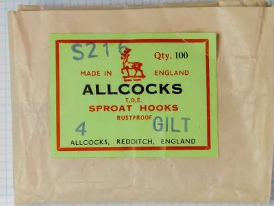 Allcock S216 Sproat Hooks packaging — size 4 Gilt — lime-green sales card with red border and Redditch maker mark