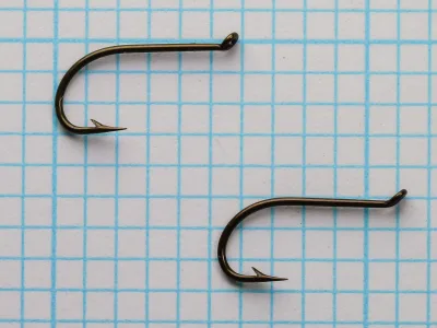 Edgar Sealey S1938 hooks — multiple specimens showing consistency — Size 7 — comparison view