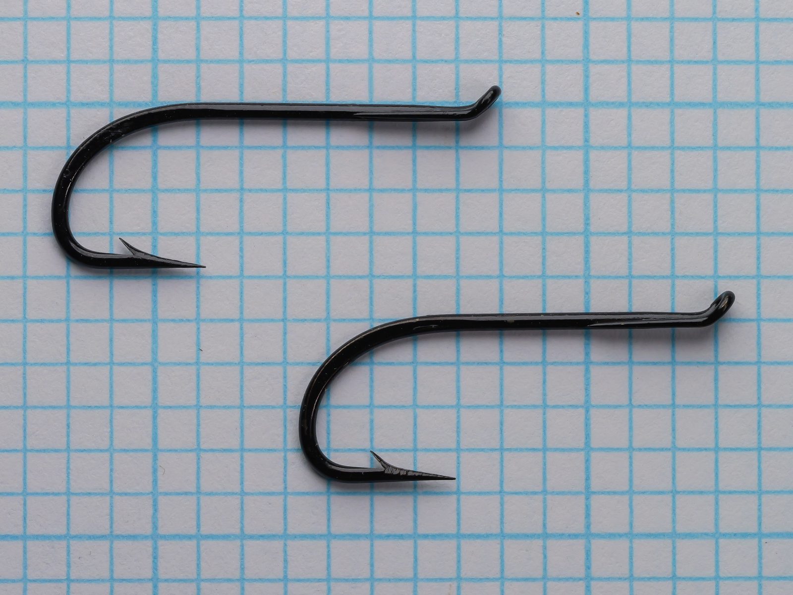 Herter's 3718 Salmon Fly Hooks — two specimens, size No. 4 — side profiles showing bend consistency and point sharpness