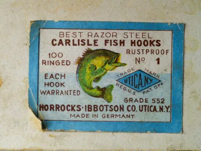 Horrocks-Ibbotson Grade 552 packaging — original cardstock box with label — 100 ringed hooks — Die-cut fish illustration, UTICAN trademark