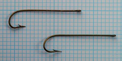 Horrocks-Ibbotson Grade 552 — two hooks showing straight-ring eye and overall profile — sizes No. 1 — grid-referenced measurement scale